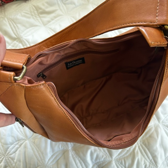 Le Donne Classic Hobo Handbag - Picture 5 of 7